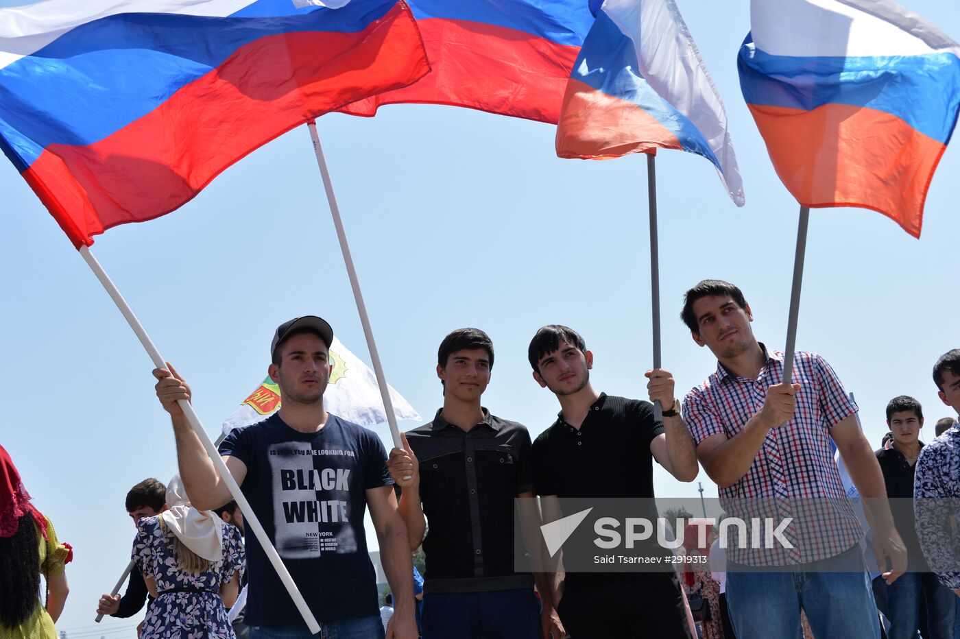 Russia celebrates National Flag Day