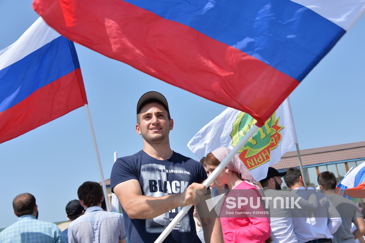 Russia celebrates National Flag Day