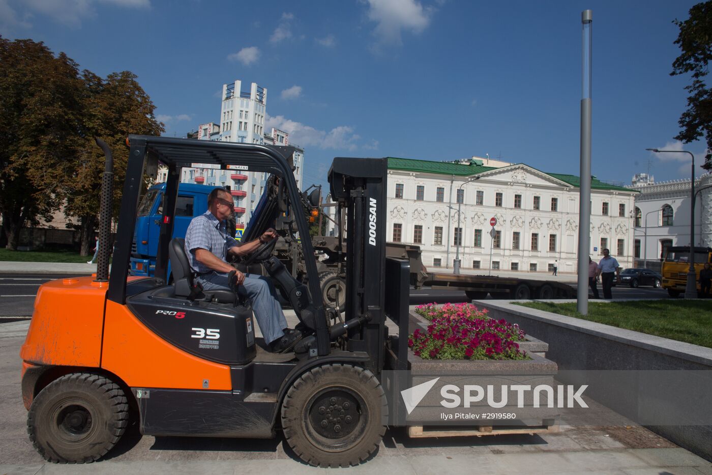 Improvement works on Arbat Square