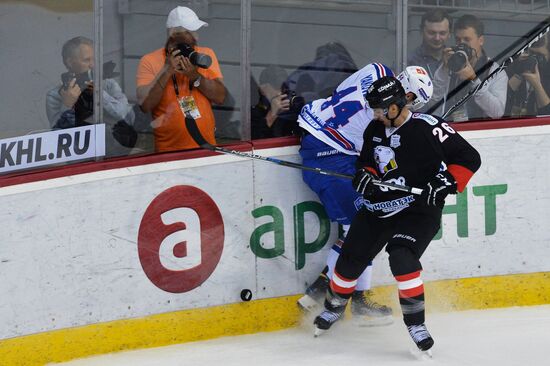 Kontinental Hockey League. Traktor vs. SKA