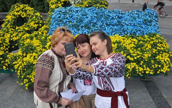 Military parade on 25th anniversary of Independence Day