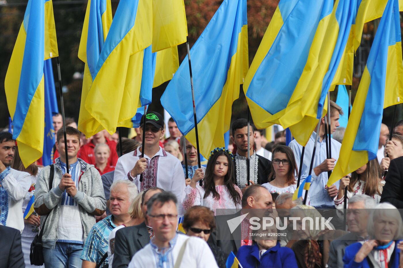 Military parade on 25th anniversary of Independence Day