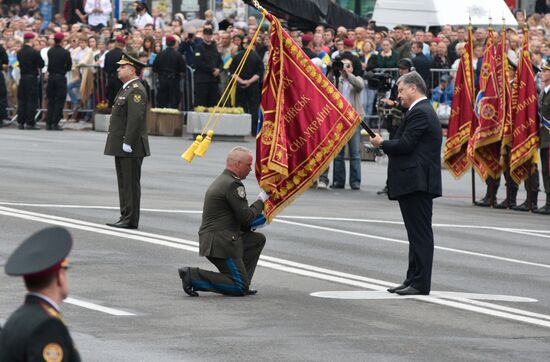 Military parade on 25th anniversary of Independence Day