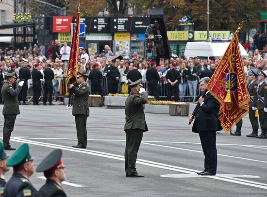 Military parade on 25th anniversary of Independence Day