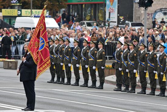 Military parade on 25th anniversary of Independence Day
