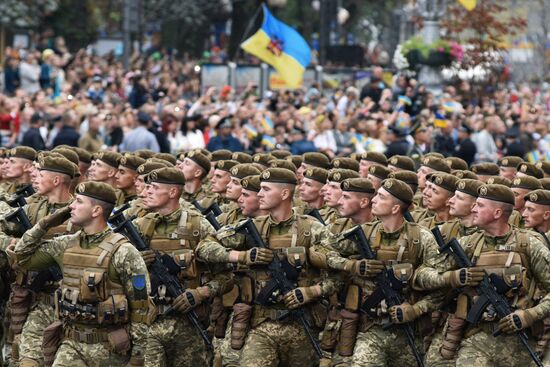 Military parade on 25th anniversary of Independence Day
