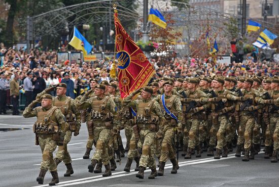 Military parade on 25th anniversary of Independence Day