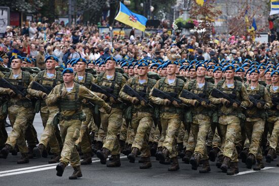 Military parade on 25th anniversary of Independence Day