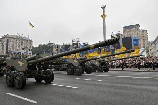 Military parade on 25th anniversary of Independence Day
