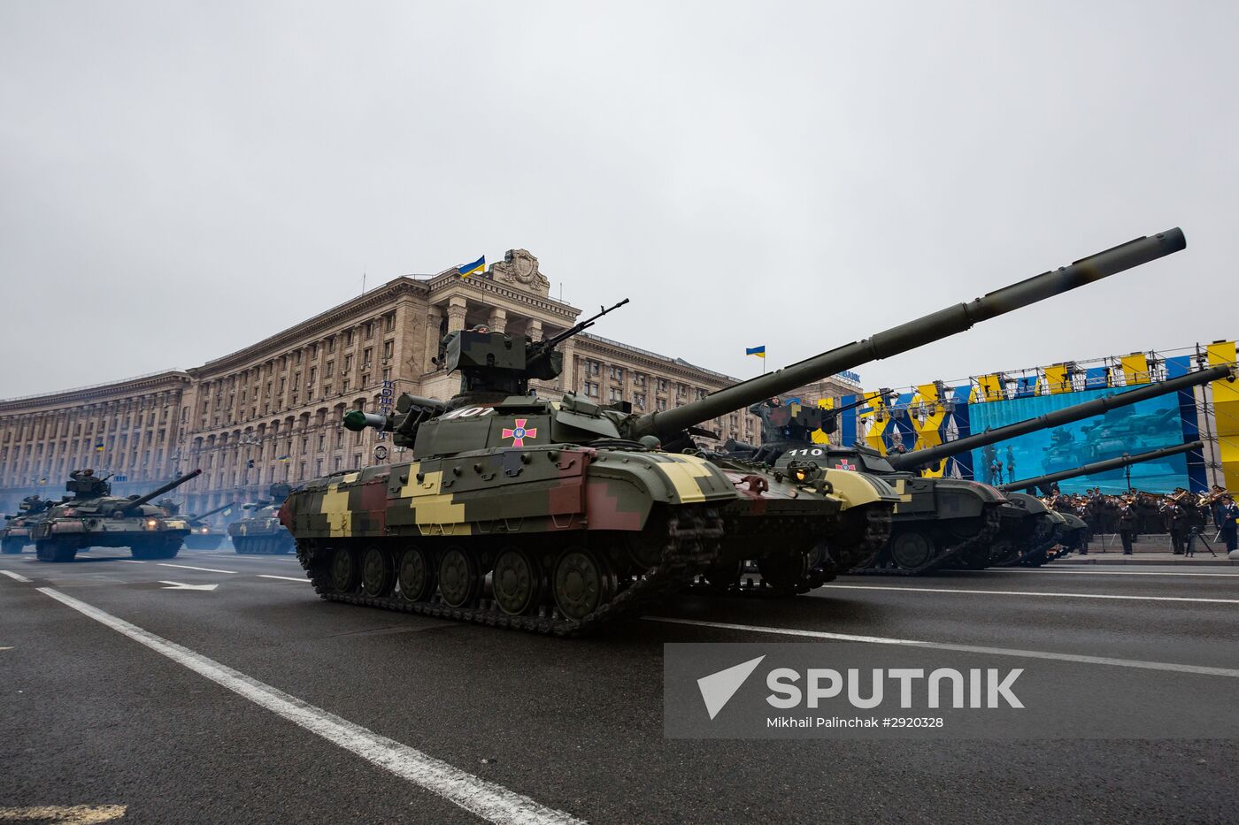 Military parade on 25th anniversary of Independence Day