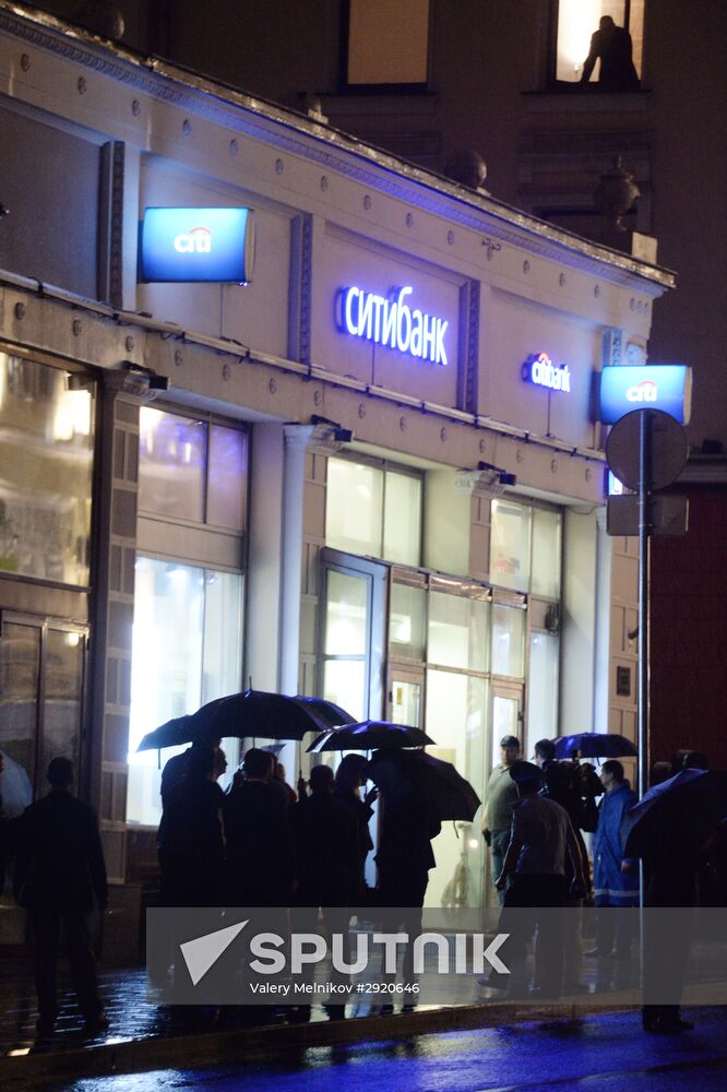 Man threatens to blow up Citibank branch in central Moscow