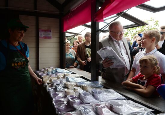 LDPR leader Vladimir Zhirinovsky visits Back to School market