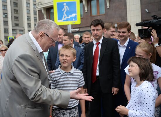 LDPR leader Vladimir Zhirinovsky visits Back to School market
