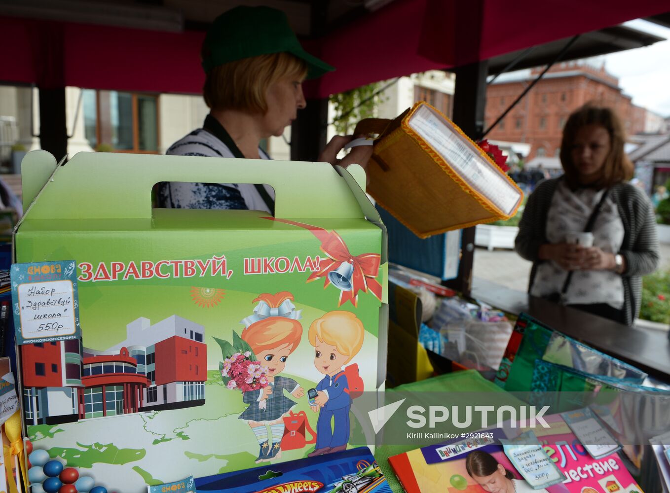 LDPR leader Vladimir Zhirinovsky visits Back to School market