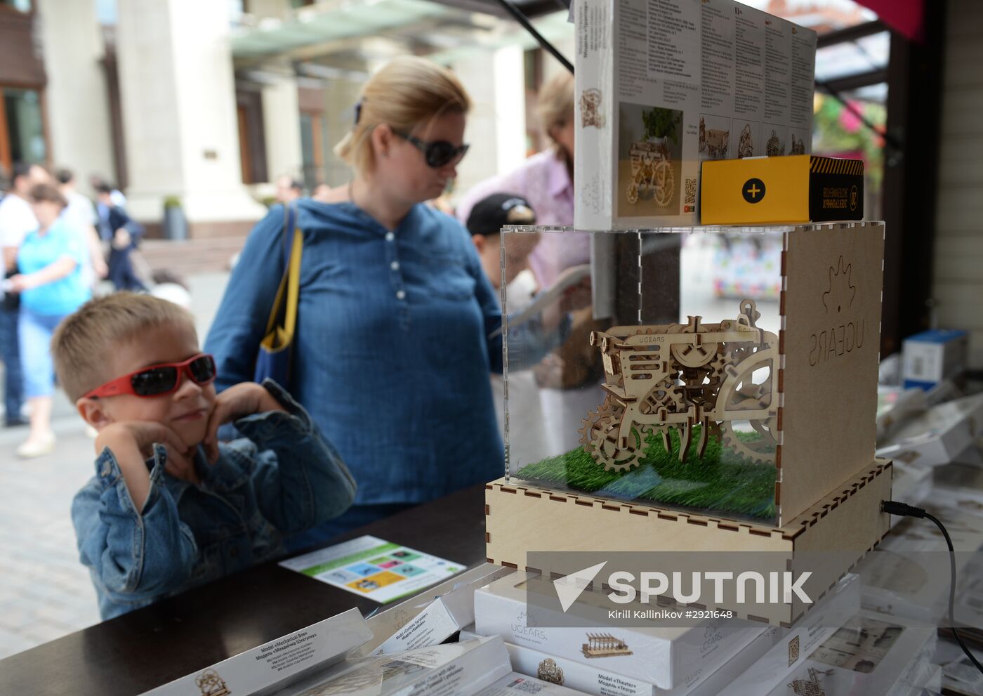 LDPR leader Vladimir Zhirinovsky visits Back to School market