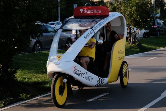Yandex.Taxi cycle rickshaw