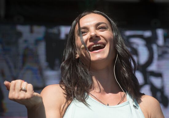 Yelena Isinbaeva holds open training