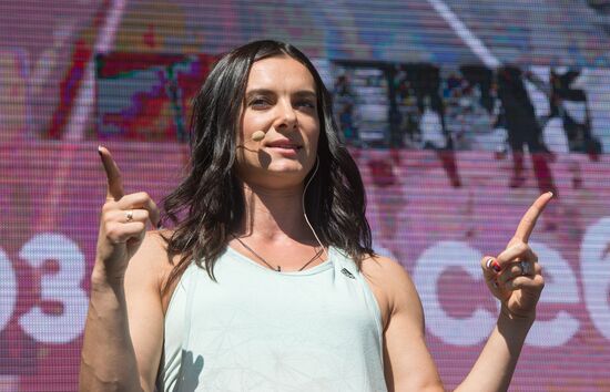 Yelena Isinbaeva holds open training