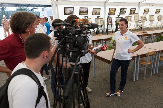 Russian Olympic athletes visit Hmeimim air base in Syria