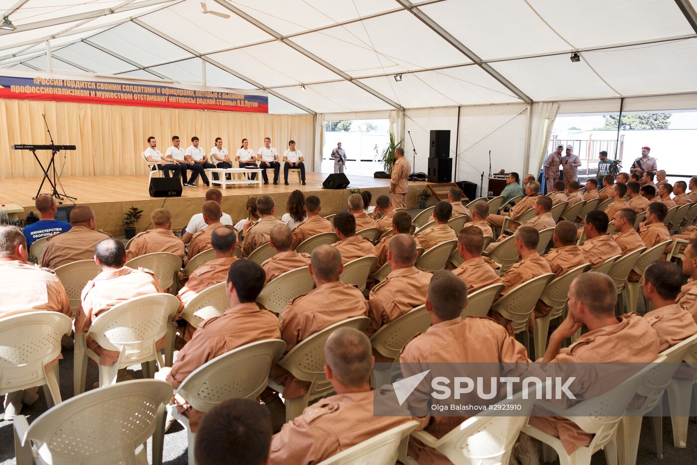 Russian Olympic athletes visit Hmeimim air base in Syria