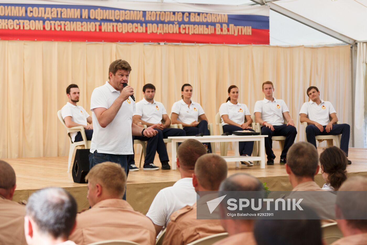 Russian Olympic athletes visit Hmeimim air base in Syria