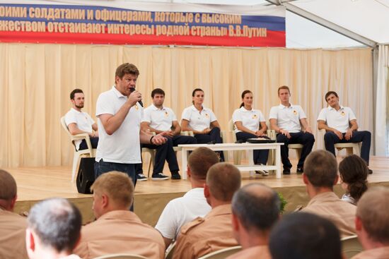 Russian Olympic athletes visit Hmeimim air base in Syria