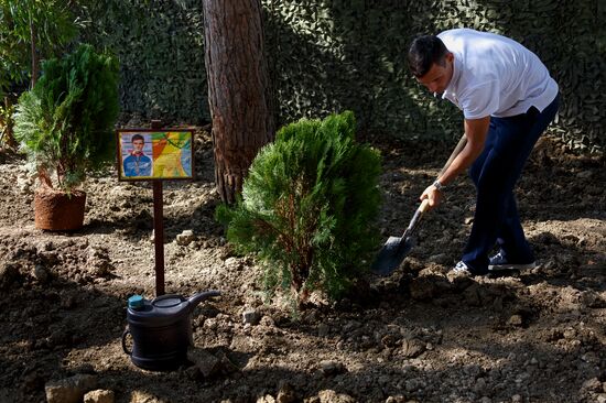 Russian Olympic athletes visit Hmeimim air base in Syria