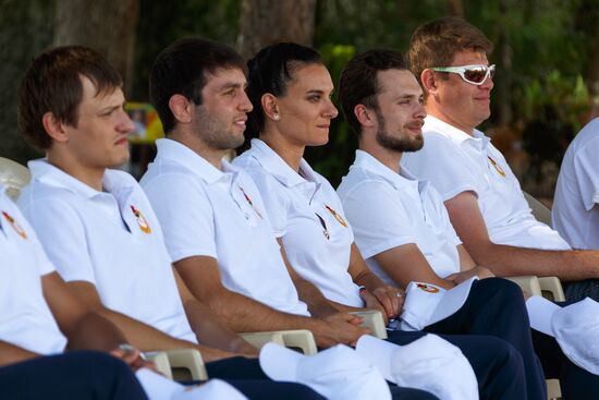 Russian Olympic athletes visit Hmeimim air base in Syria