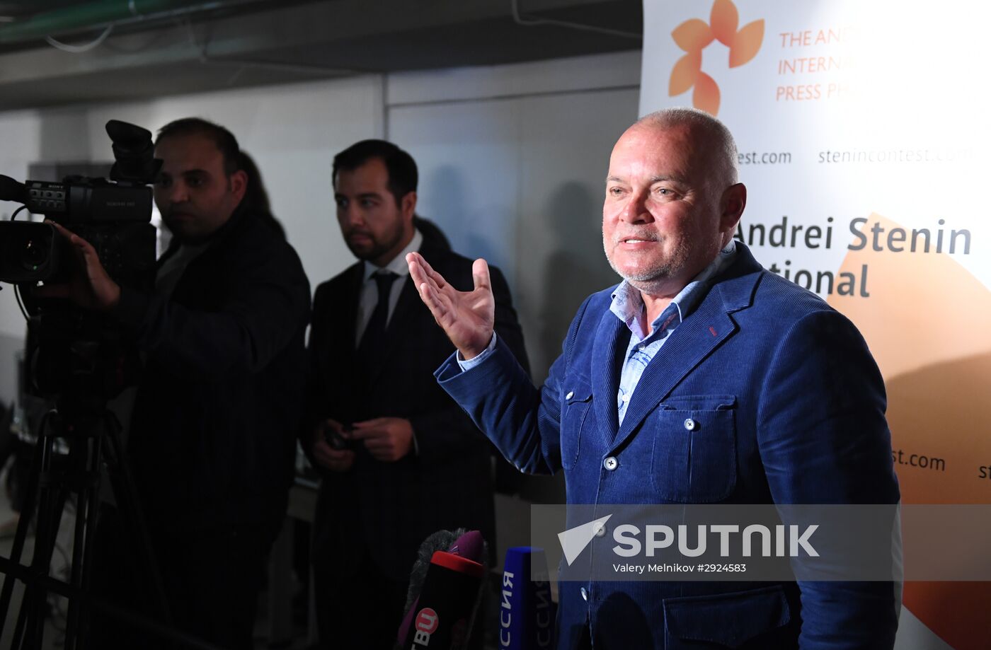 Exhibition of photos by Andrei Stenin International Press Photo Contest winners opens in Moscow