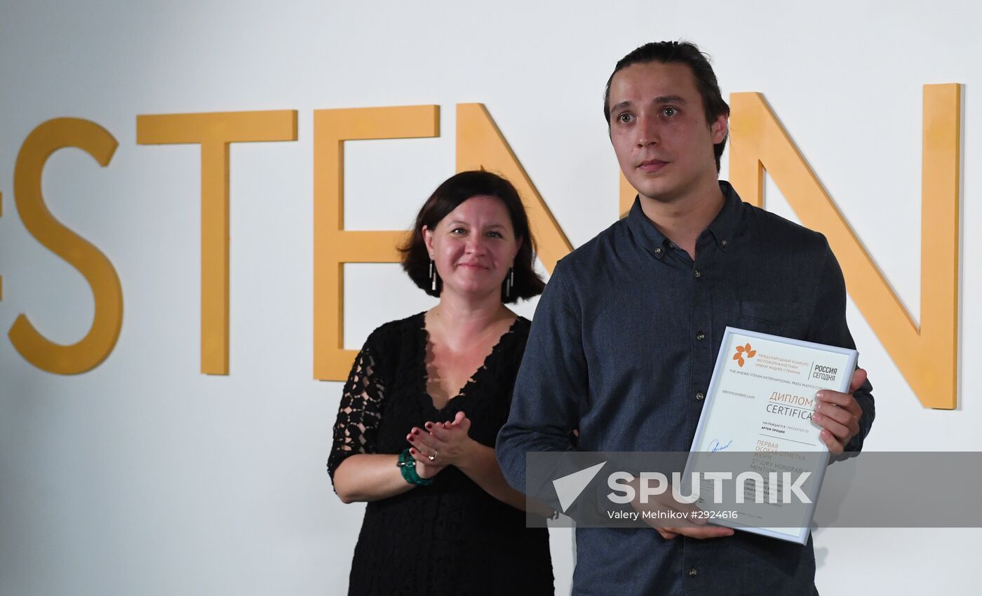 Exhibition of photos by Andrei Stenin International Press Photo Contest winners opens in Moscow