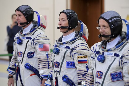 ISS 49/50 Expedition crew undergo comprehensive training. Day Two