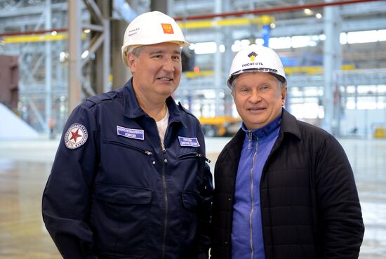 Deputy Prime Minister Dmitry Rogozin's visit to Zvezda shipyard in Vladivostok