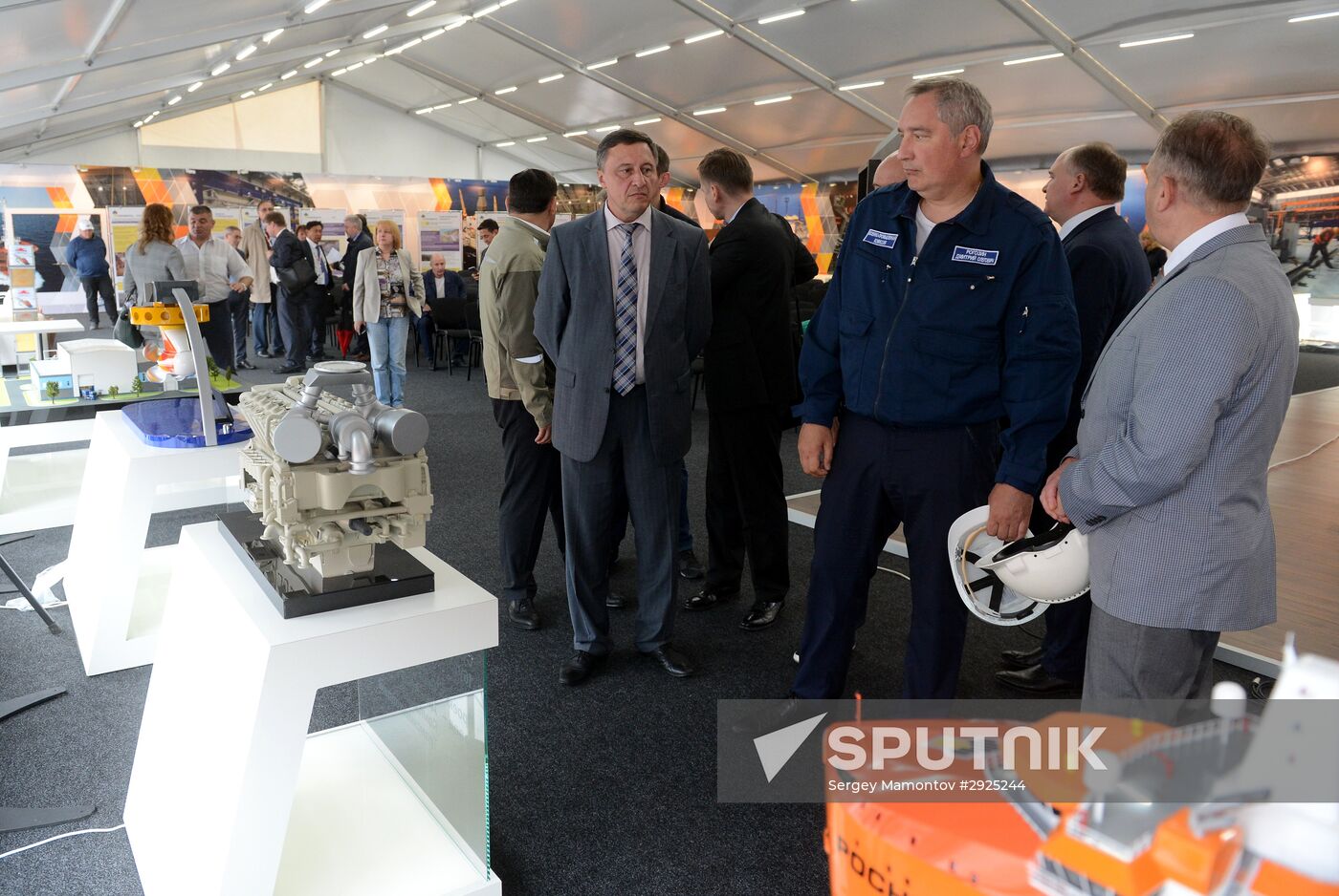 Deputy Prime Minister Dmitry Rogozin's visit to Zvezda shipyard in Vladivostok