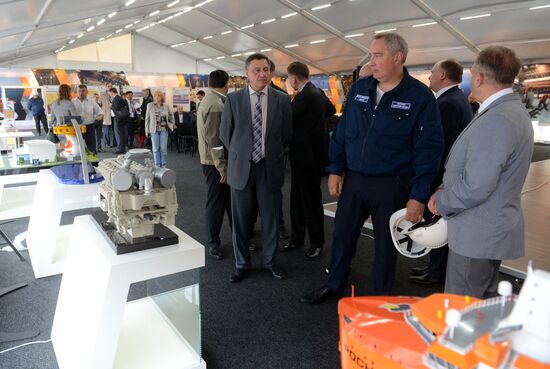 Deputy Prime Minister Dmitry Rogozin's visit to Zvezda shipyard in Vladivostok