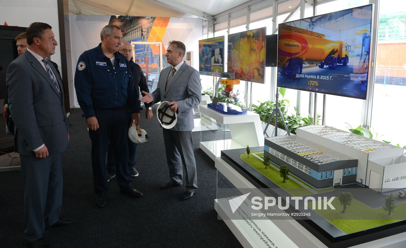 Deputy Prime Minister Dmitry Rogozin's visit to Zvezda shipyard in Vladivostok