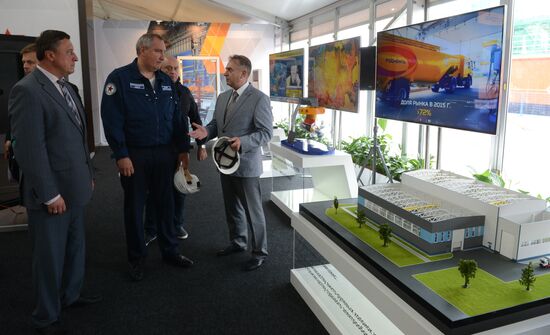 Deputy Prime Minister Dmitry Rogozin's visit to Zvezda shipyard in Vladivostok
