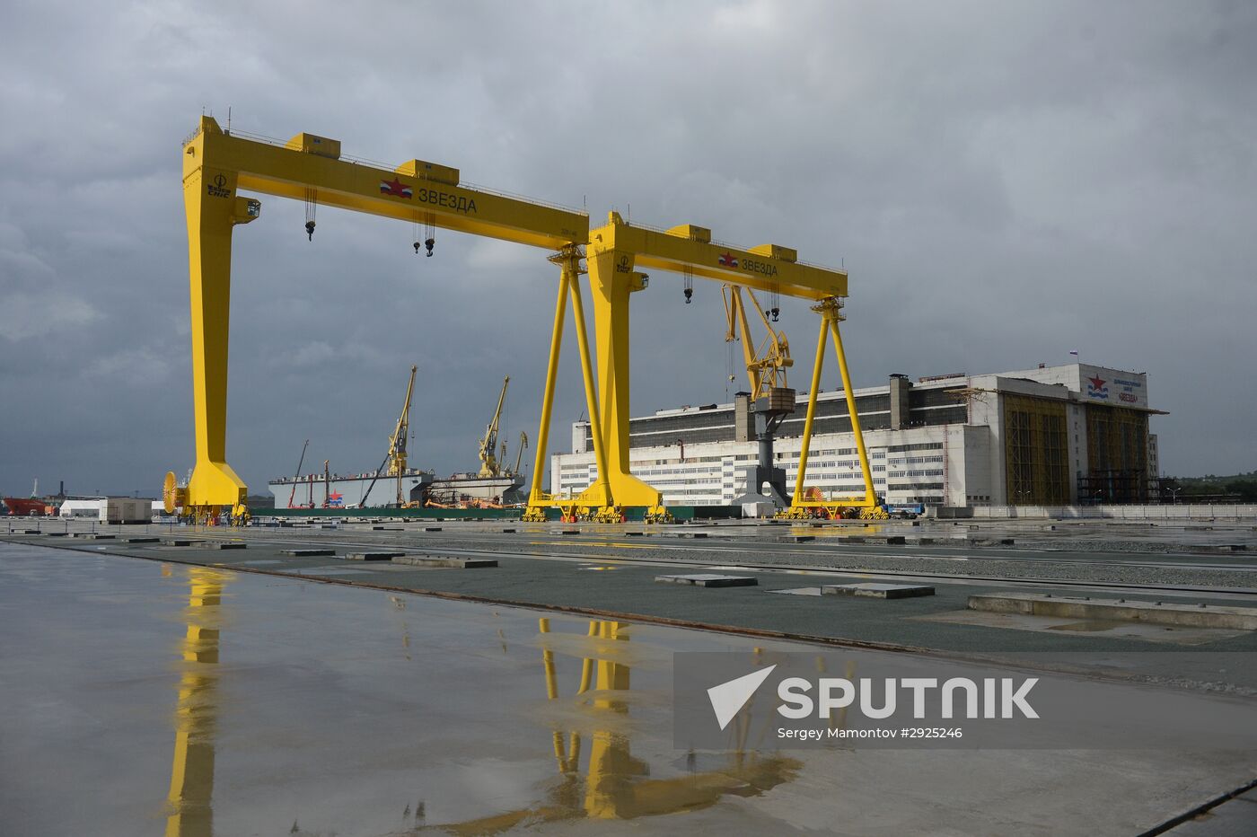 Deputy Prime Minister Dmitry Rogozin's visit to Zvezda shipyard in Vladivostok