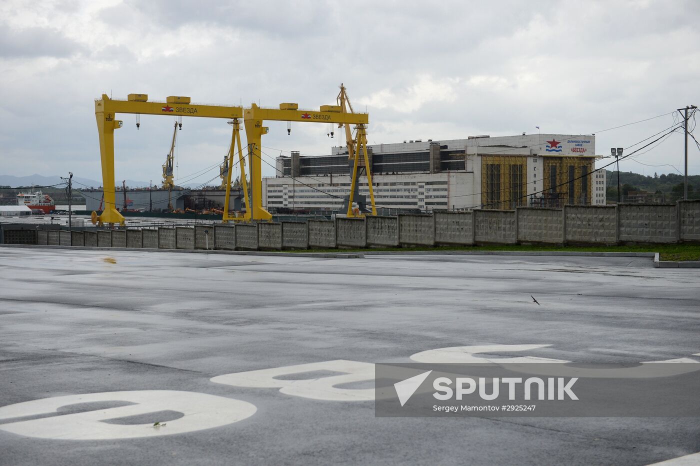 Deputy Prime Minister Dmitry Rogozin's visit to Zvezda shipyard in Vladivostok