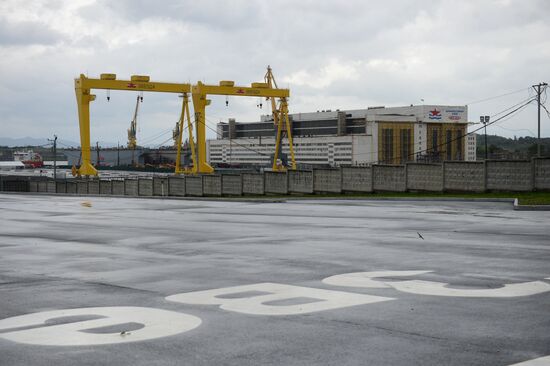 Deputy Prime Minister Dmitry Rogozin's visit to Zvezda shipyard in Vladivostok