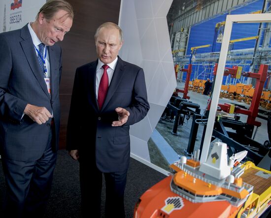Vladimir Putin visits Far Eastern Federal District