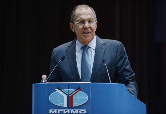 Russian FM Lavrov meets with MGIMO studentes