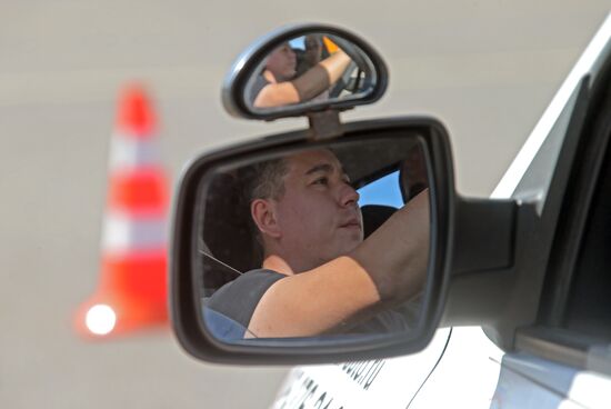 Theoretical and practical lessons at DOSAAF driving school