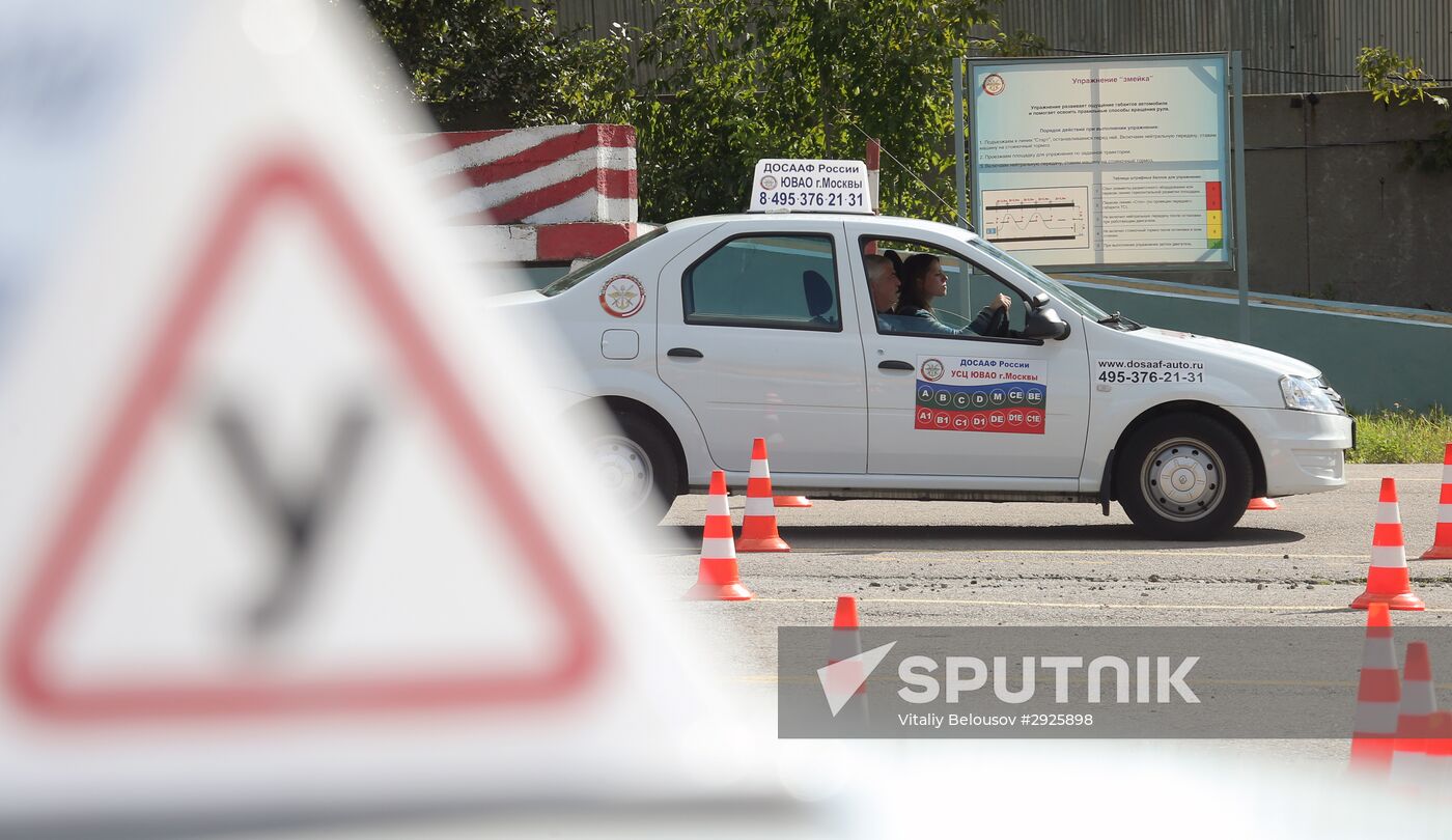 Theoretical and practical lessons at DOSAAF driving school