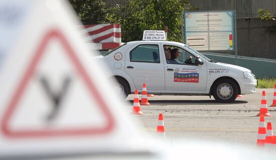 Theoretical and practical lessons at DOSAAF driving school