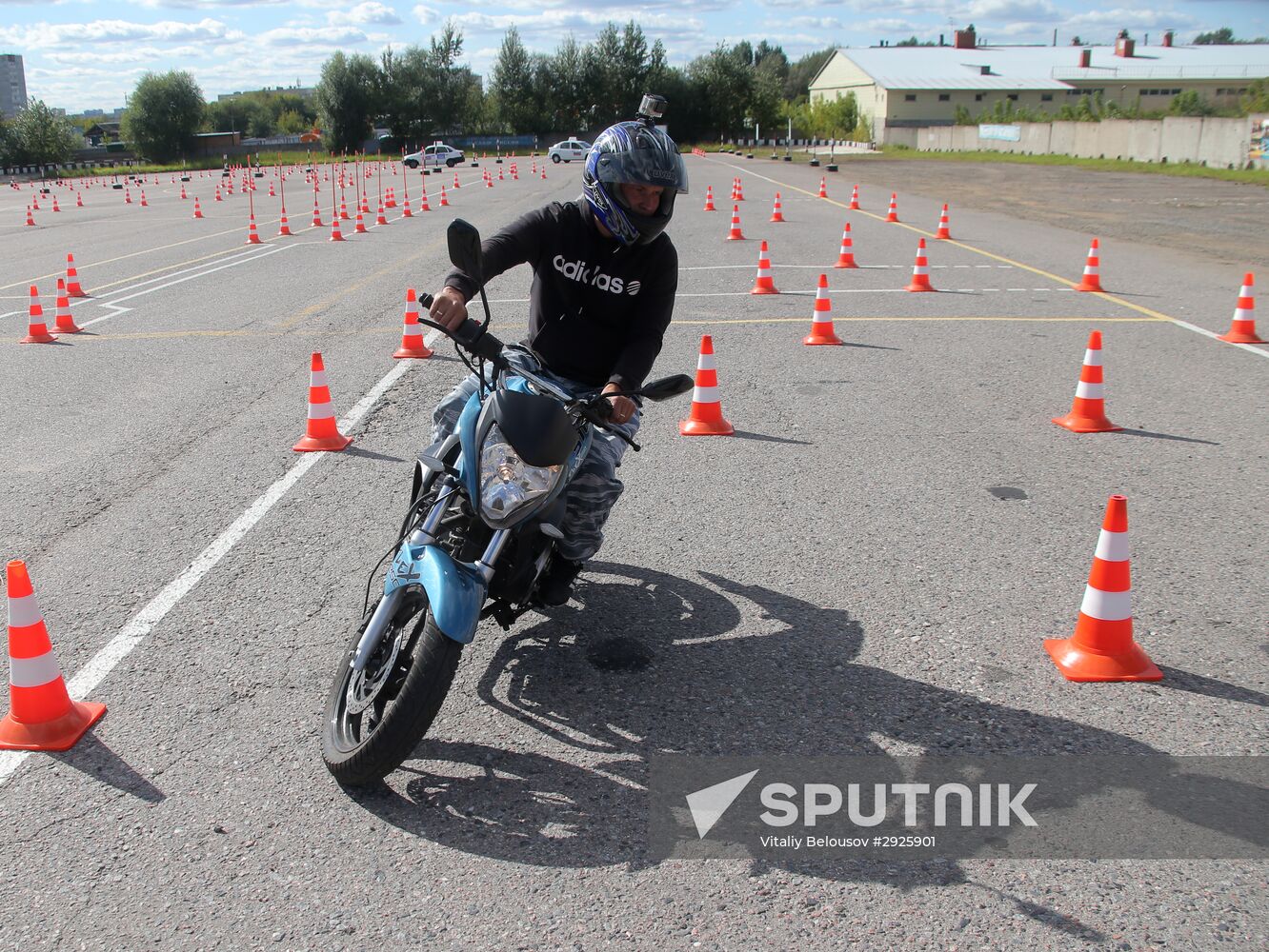 Theoretical and practical lessons at DOSAAF driving school