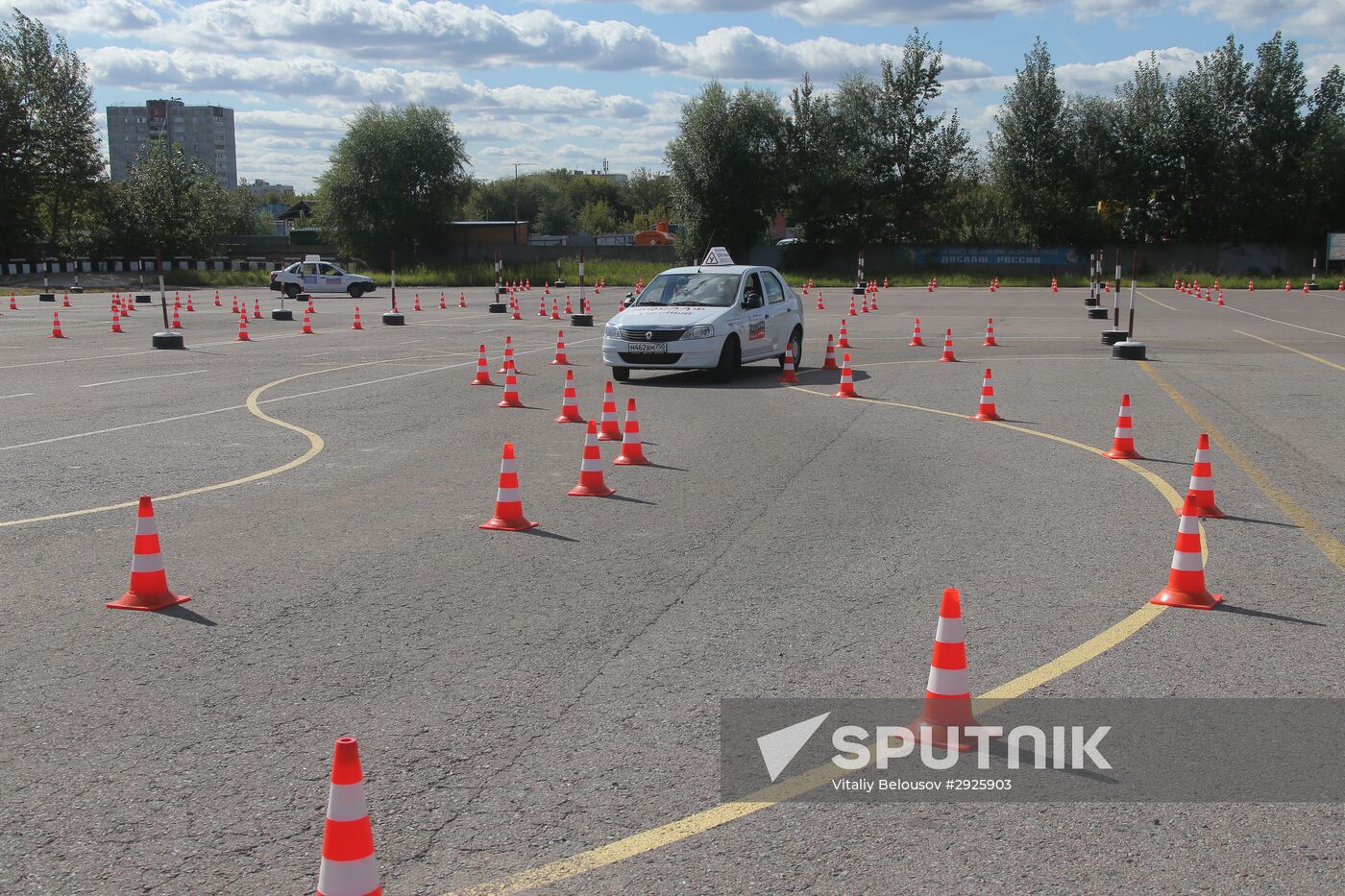 Theoretical and practical lessons at DOSAAF driving school