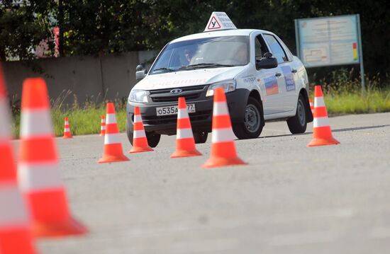 Theoretical and practical lessons at DOSAAF driving school