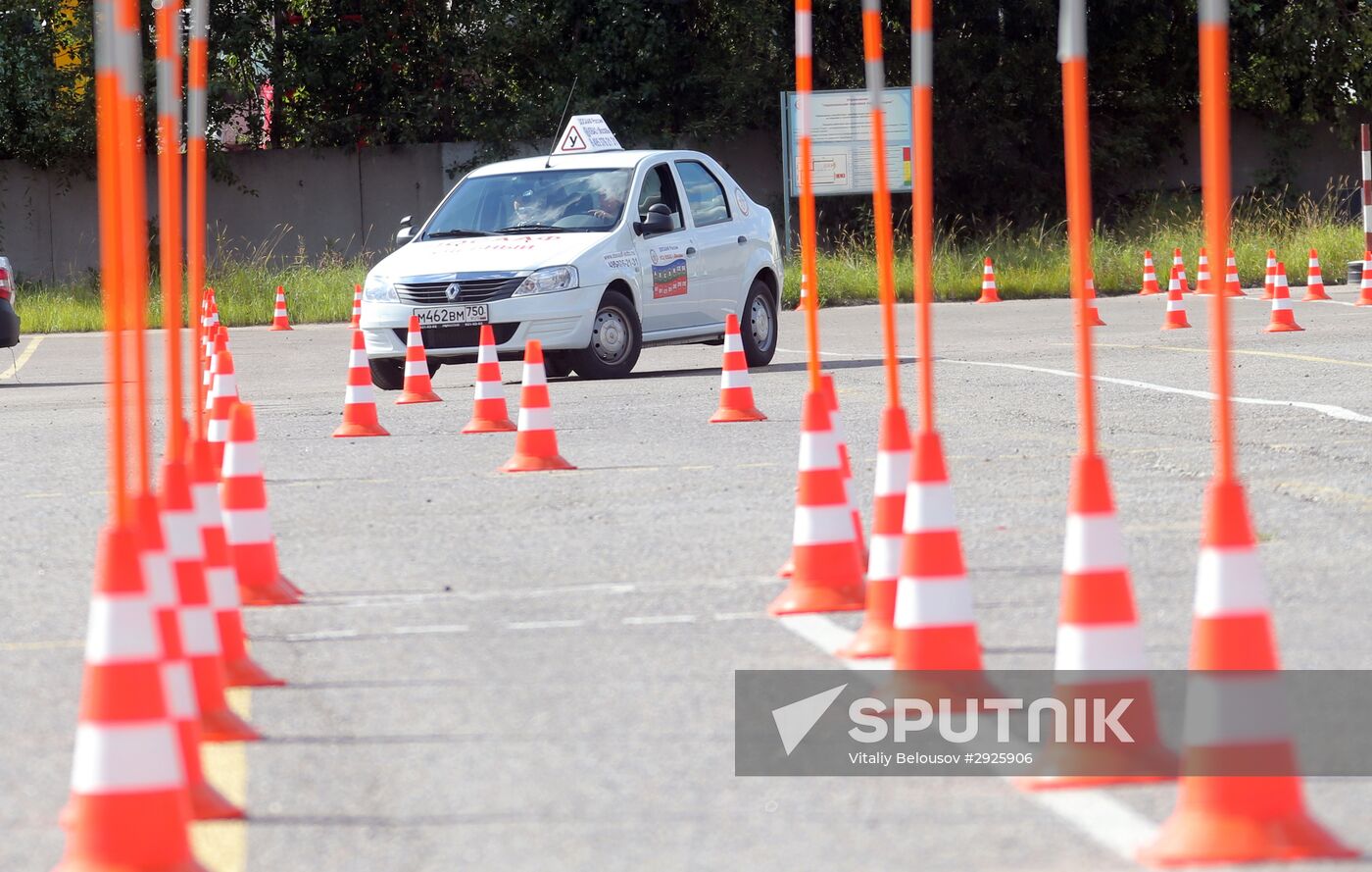 Theoretical and practical lessons at DOSAAF driving school