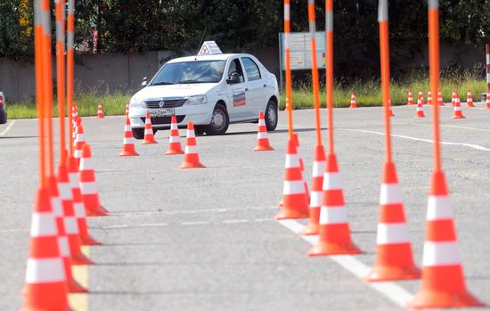 Theoretical and practical lessons at DOSAAF driving school