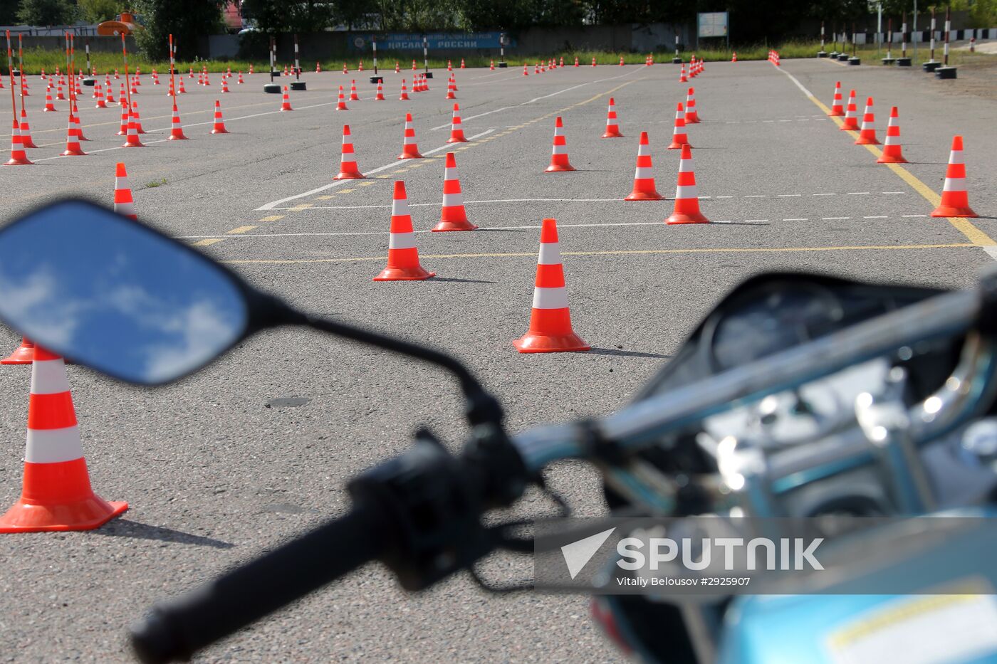 Theoretical and practical lessons at DOSAAF driving school